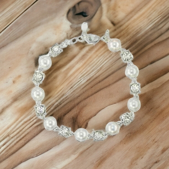 NEW! Avon Pearly Sparkly Bracelet - NIB - Picture 4 of 12